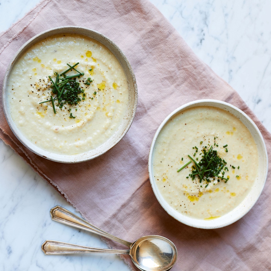 Vegan Cheesy Cauliflower Soup 