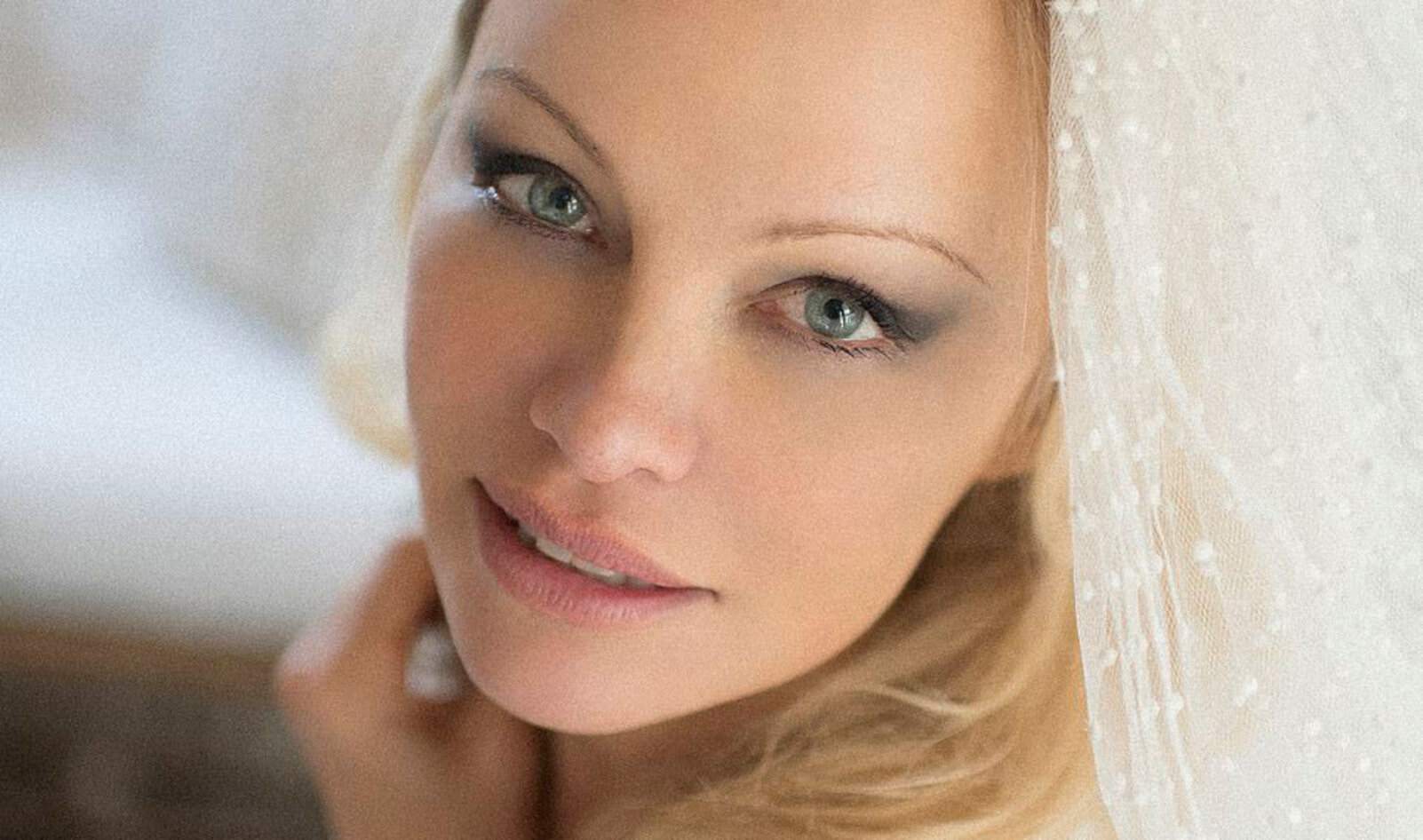Pamela Anderson’s Secret Wedding Had Lots of Vegan Cake