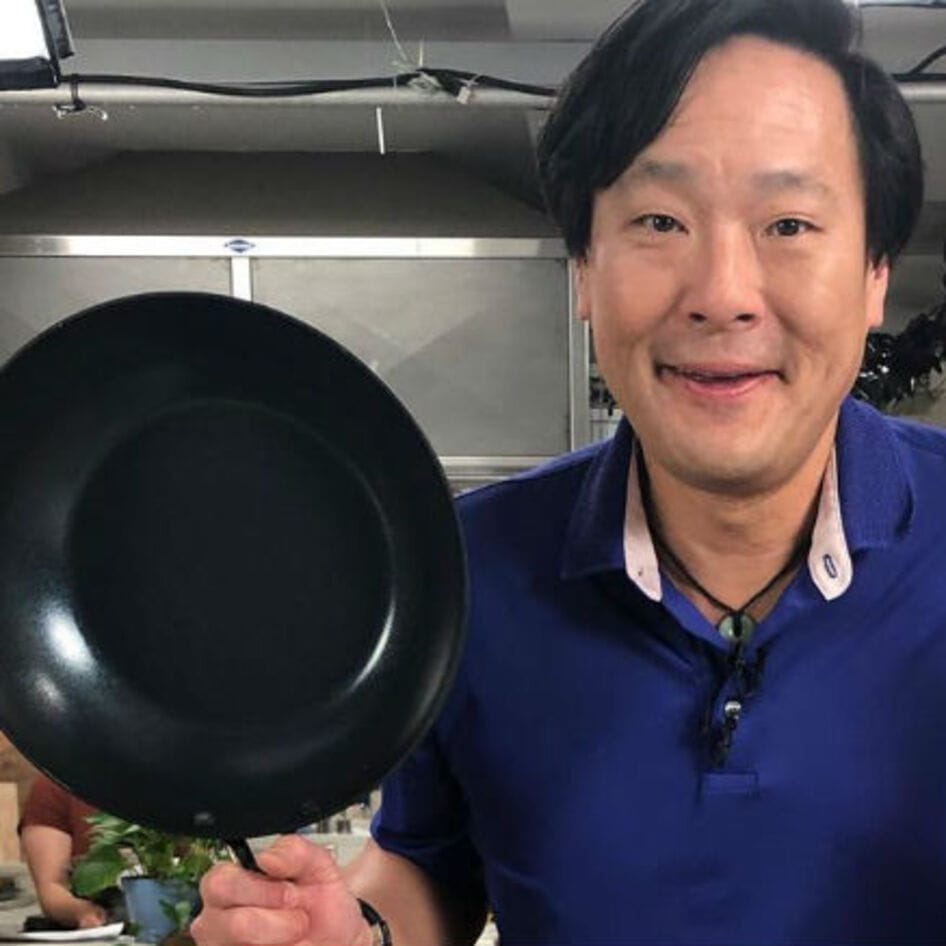 Why Top Chefs Like Gordon Ramsay, Ming Tsai, and Alton Brown Swear by Cast-Iron Pans