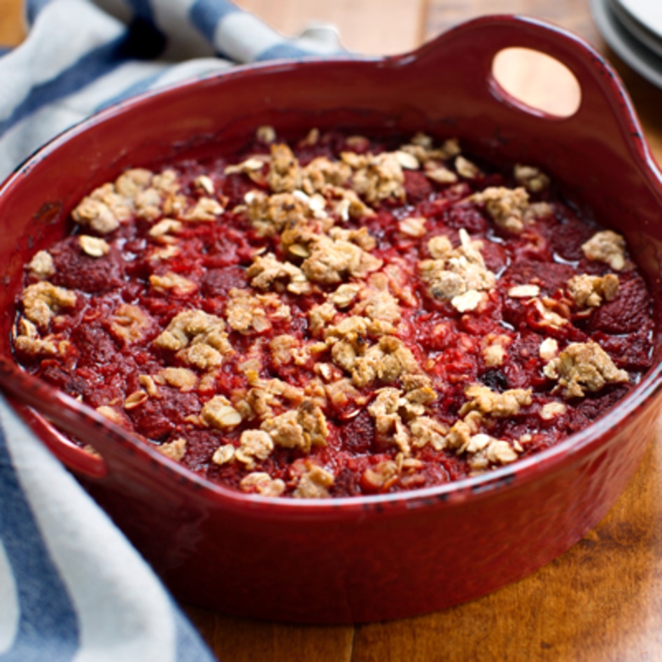 Mixed Berry Fruit Crisp With Cinnamon Oat Topping (Gluten-Free!)